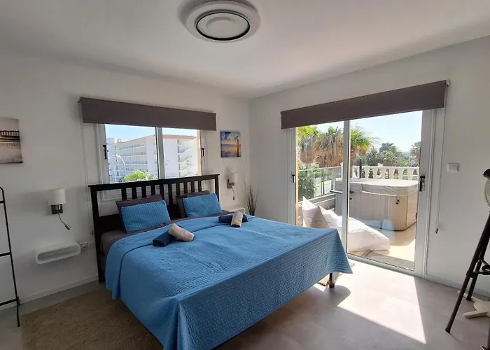 Nissi Golden Sands Paradi *